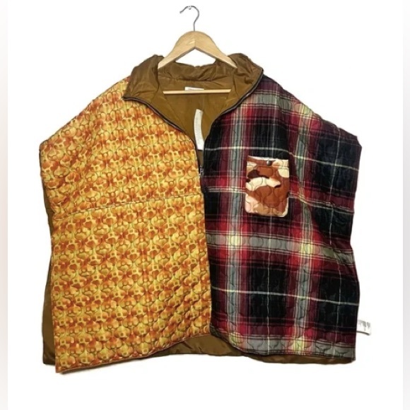 NWOT Urban Outfitters Unisex Quilted Mix Print Poncho. - Picture 5 of 7